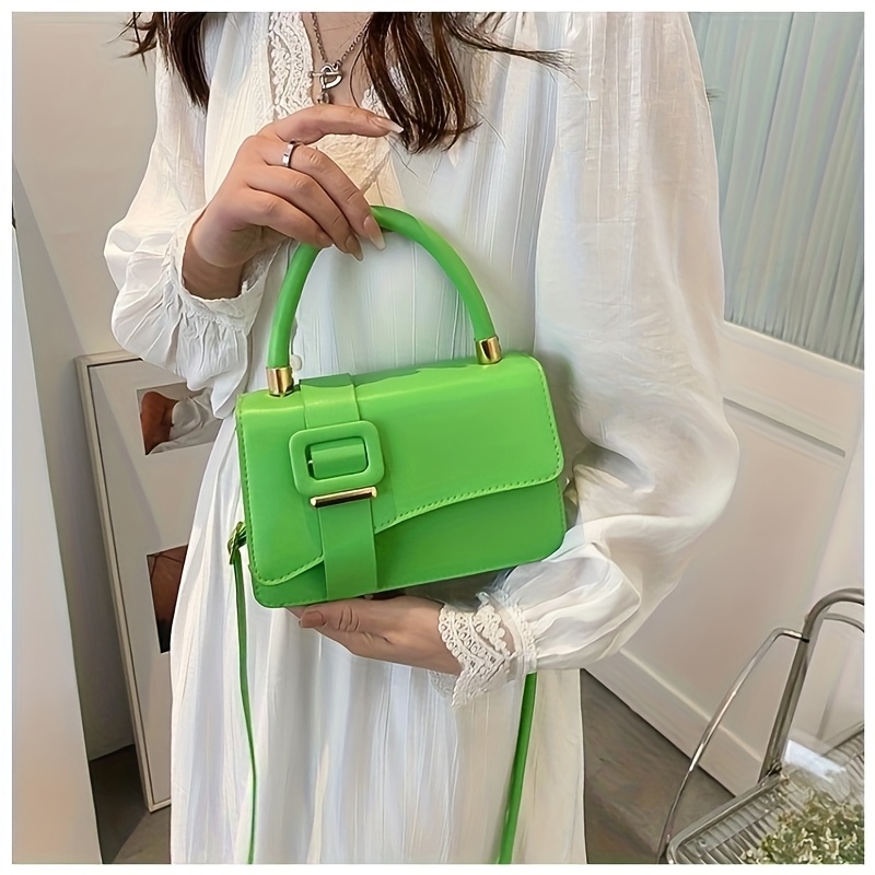 The Upcoming Fashion for Spring And Summer 2025 Features Vibrant Messenger Bags And Compact Square Handbags Designed for Women, Characterized by Their Simplicity, Style, And Elegance, Making Them Essential for The Season