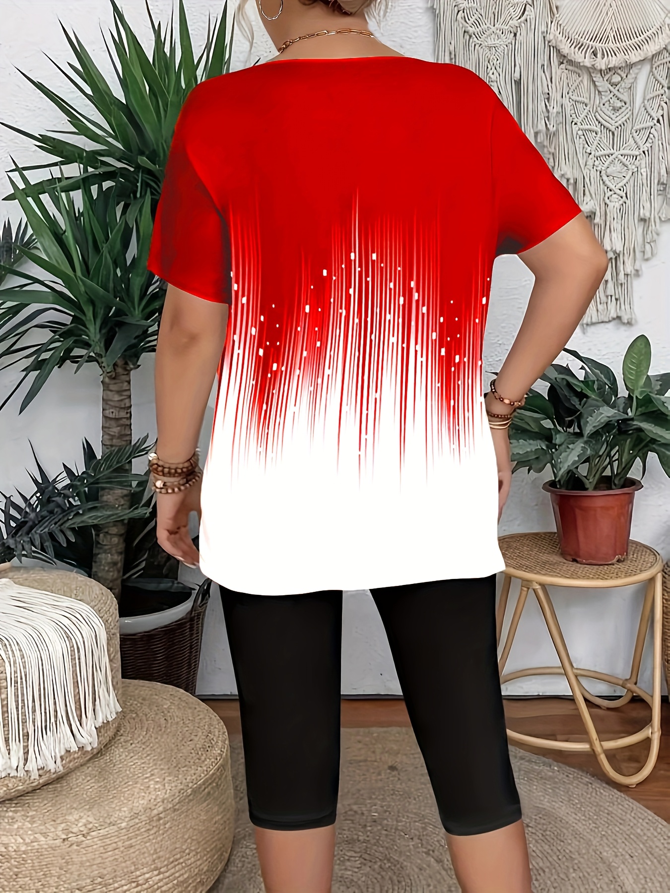 Elegant Plus Size Crew Neck T-Shirt with Floral Print - Soft Medium Stretch Fabric, Short Sleeve Top for Women, Casual Wear, All Season Tee|Floral Print Top|Comfortable Fit, Plus Size Clothing