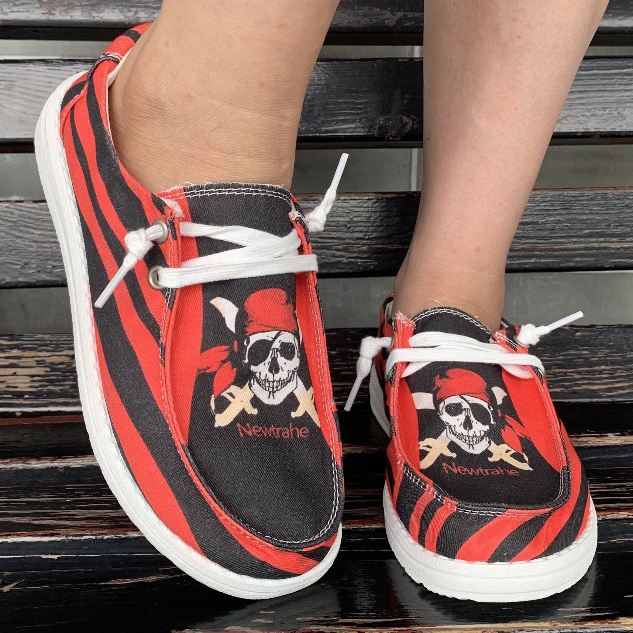 

Fashionable Casual Flat Sports Shoes With Halloween-themed Pirate Print For Women