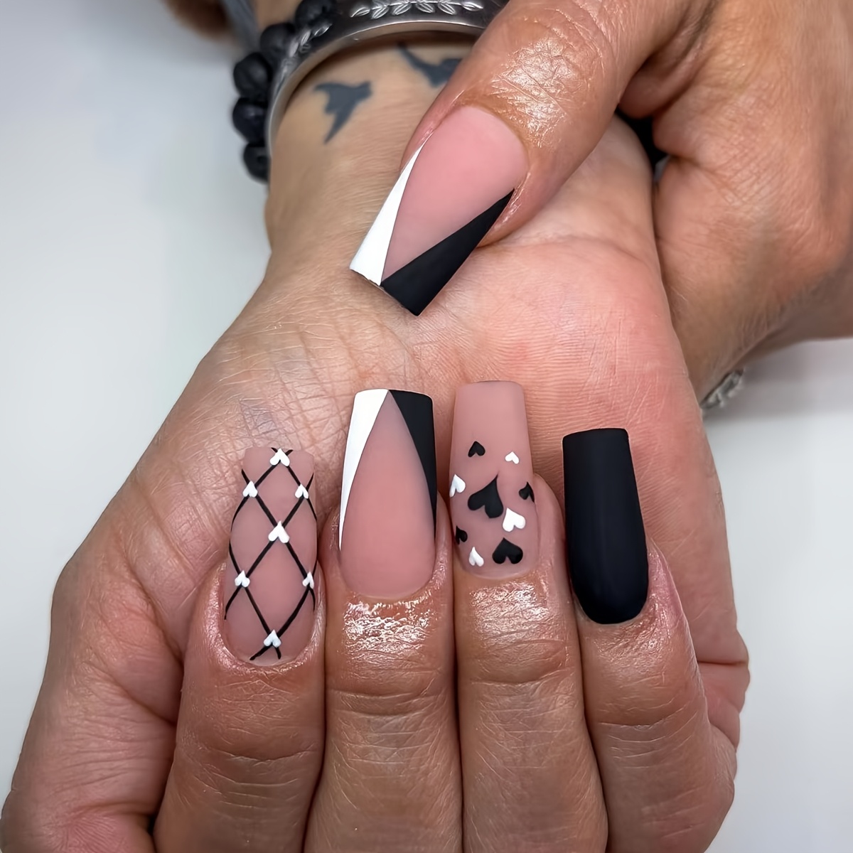 

24pcs French Tip Black And Nude Press-on Nails Set, Medium Length Square Shape, Matte With Heart , Valentine's Day Fake Nails Kit