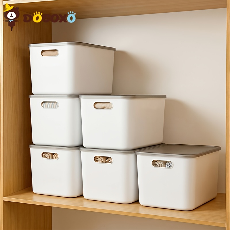 3/4pcs Stackable Clear Bins with Lids for Closet Organization