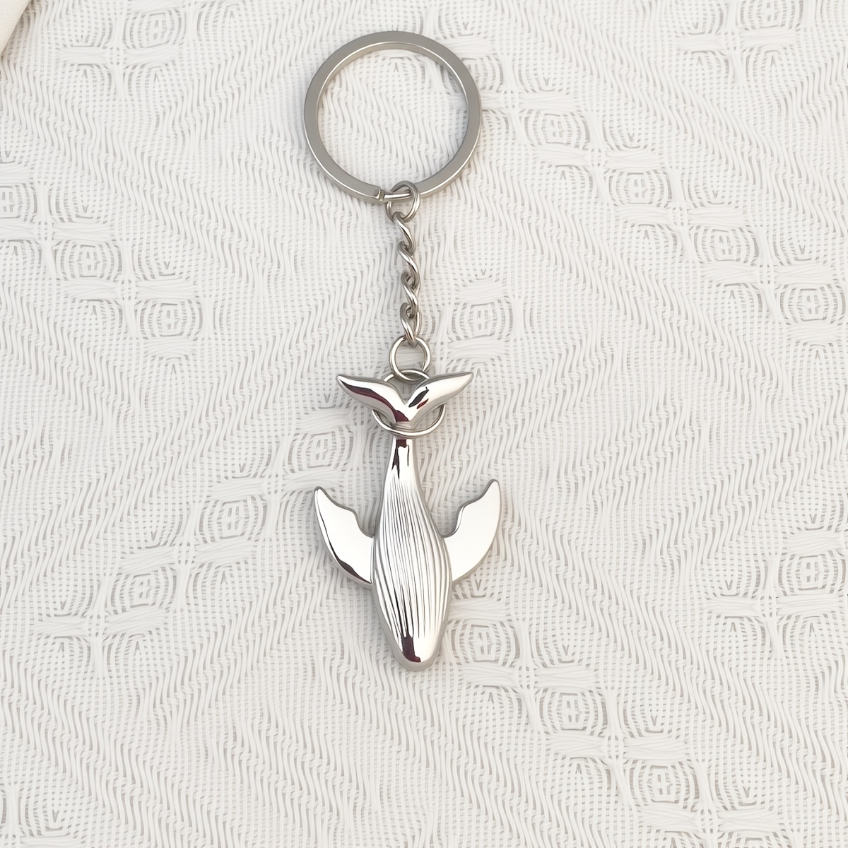 1pc Minimalist Whale Keychain, Backpack Charm Keyring, Christmas Gift, Suitable For Everyday Wear, Ocean-themed Small Present
