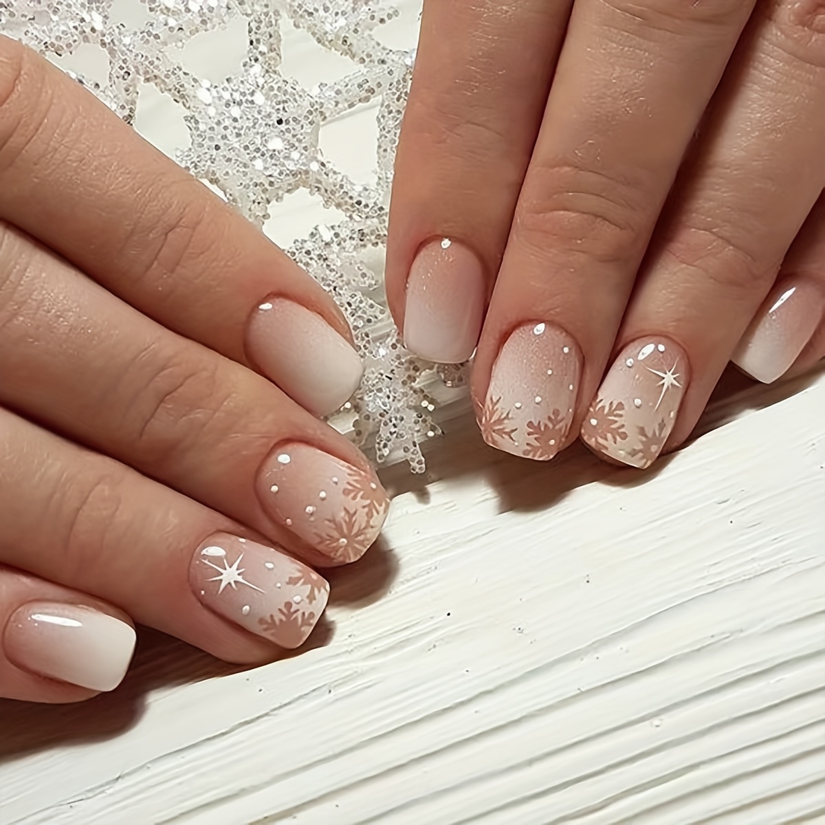 Image of 24pcs Short Square Fake Nails, Full Coverage Snowflake Acrylic Nails For Women, Christmas Snowflake Press-on Nails For Nail Art Decoration