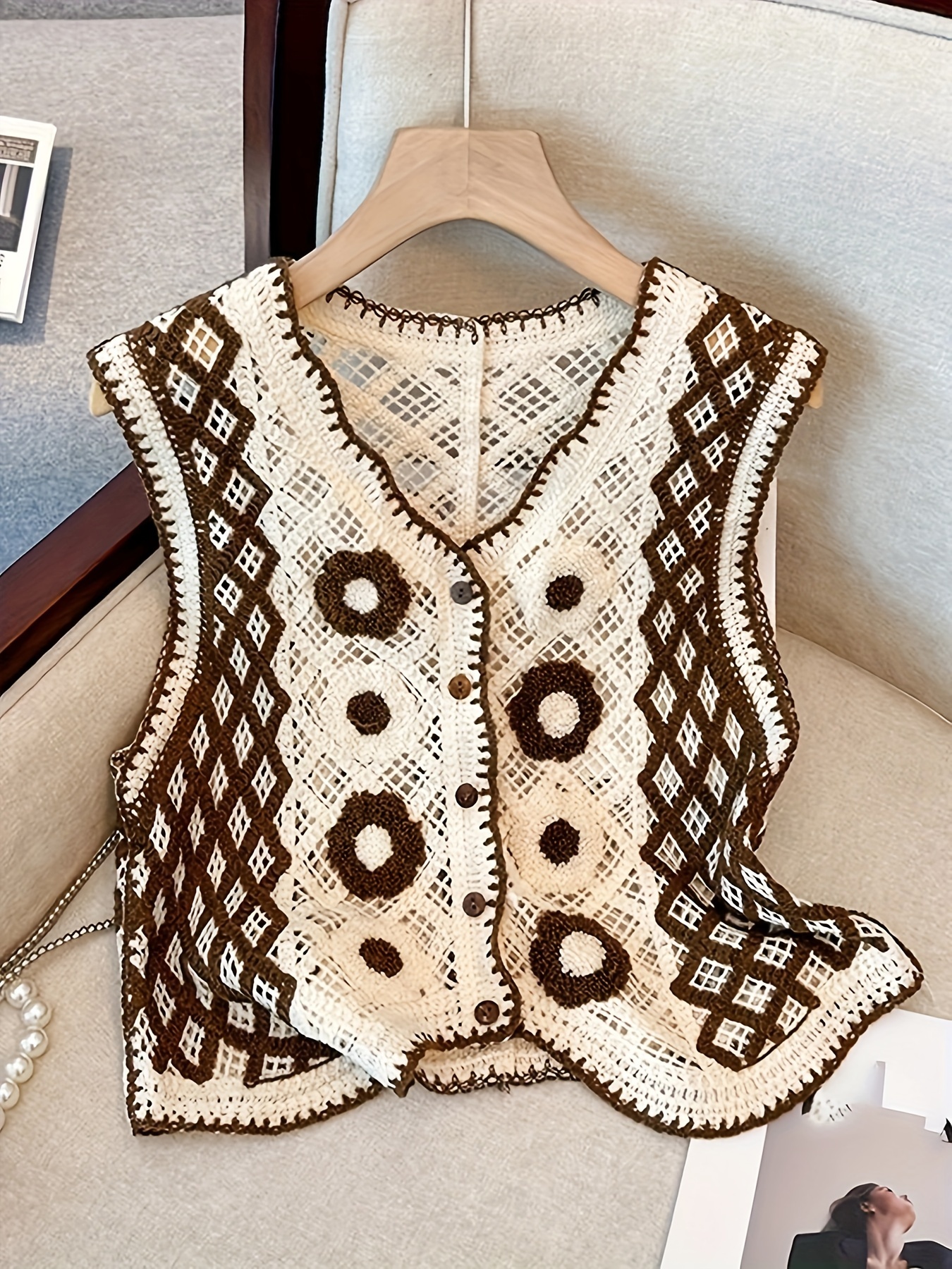 Short Sleeveless Cardigan for Women, Embroidered Floral Cut-Out Crochet  Vest Style 17yzy781