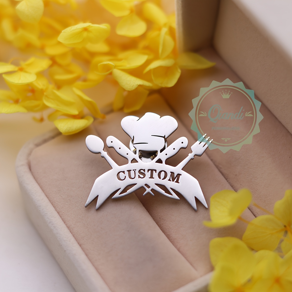 TEMU Broche Personnalisée avec Nom - Pin à Vintage en Acier Inoxydable avec Chapeau de Chef et Design de Couverts, Bijou Vintage Unisexe Cadeau