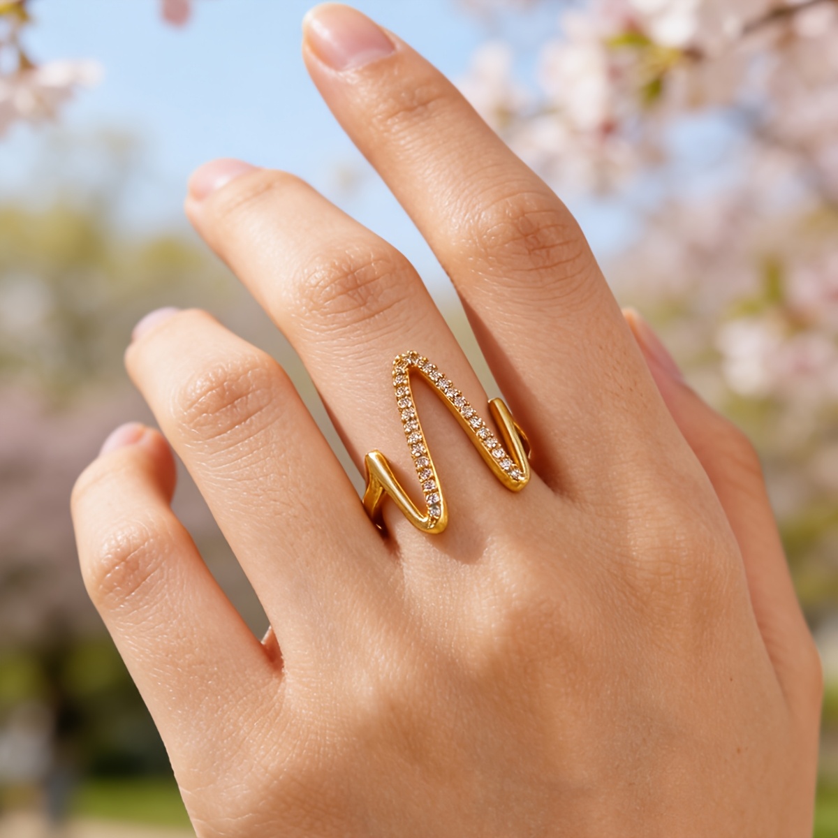 Women's Vintage Wavy Line Open Ring with Synthetic Zirconia