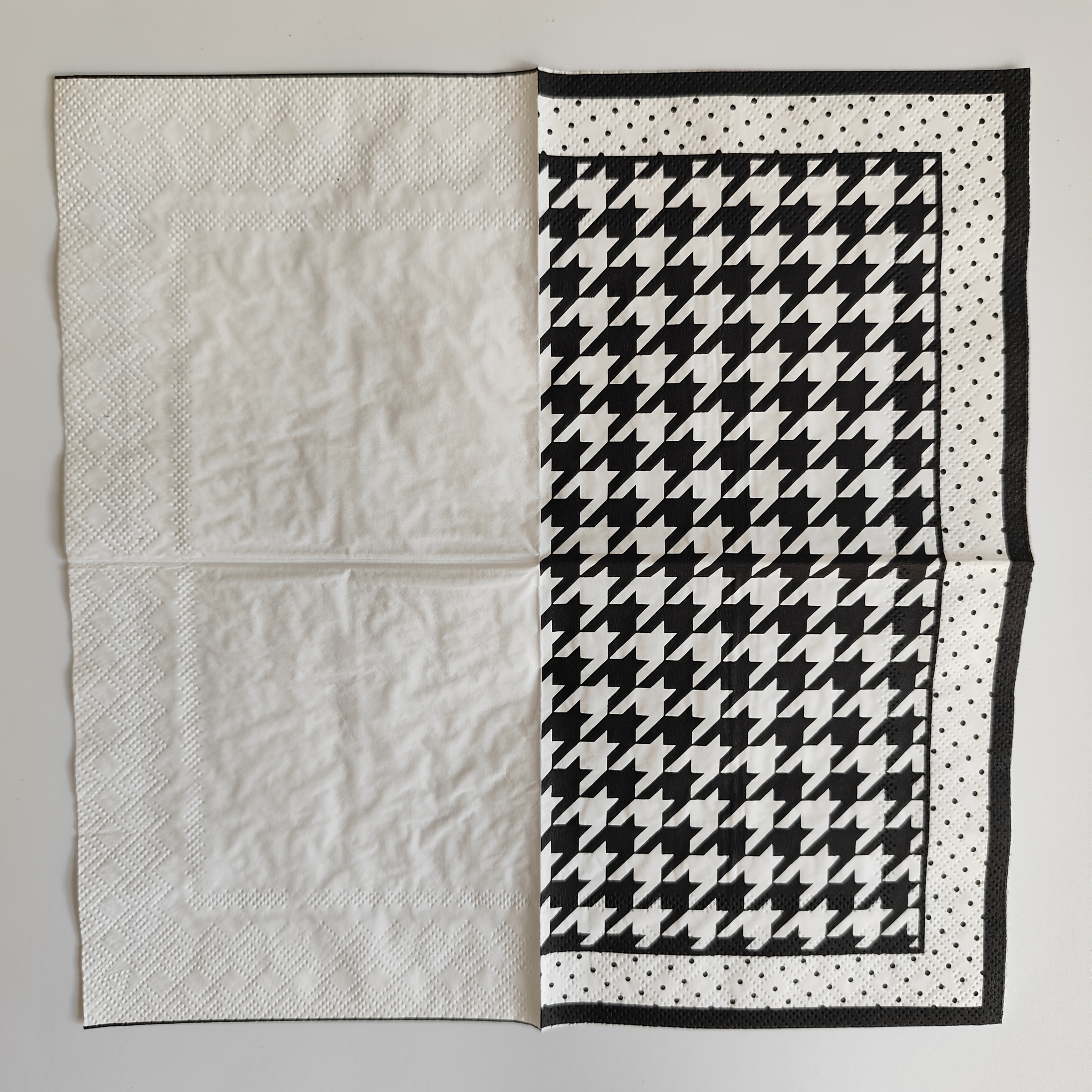 TEMU 20 Sheets And White Checkered Pattern Napkins, Disposable Printed Serviettes, Suitable For Parties, Weddings, Birthday Celebrations, Perfect