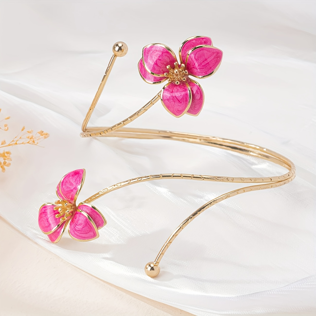 E-shop Eleganter Armband aus Emaille mit floralem geometrischem Muster – Metall mit grün-gelbem Blumenmuster, geeignet für den Partys, ein