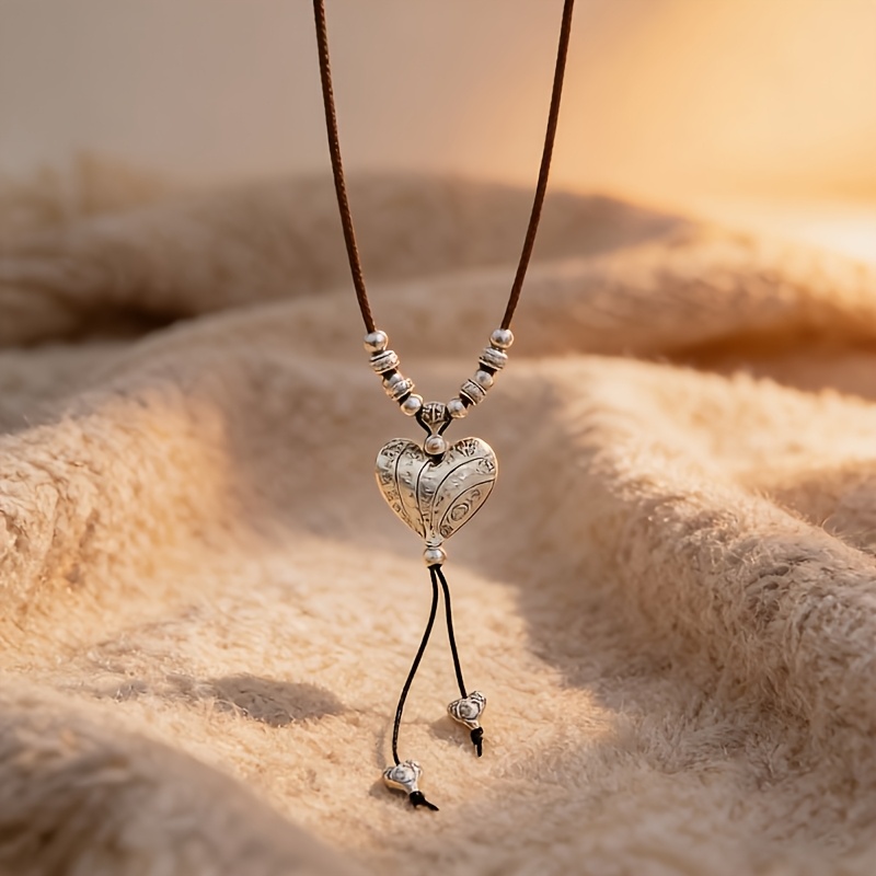TEMU 1pc Collier pour femme avec pendentif sculpté floral vintage, cadeau de vêtements décontractés élégant et unique