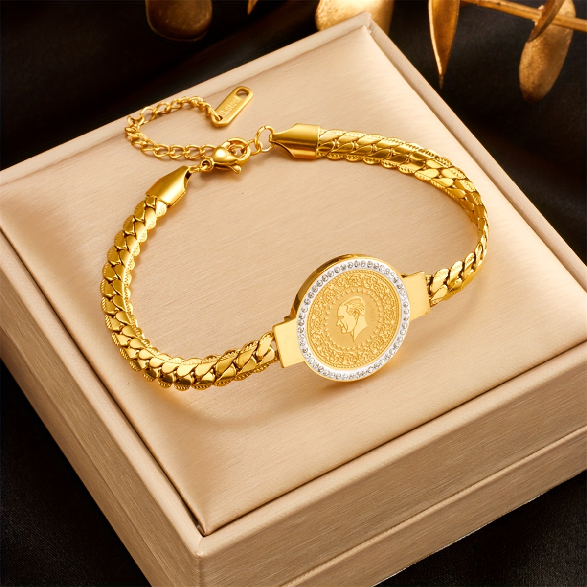 

Fashion Stainless Steel Coin Bracelet Creative Gold Plated Head Coin Design Bracelet Banquet Party Elegant Jewelry