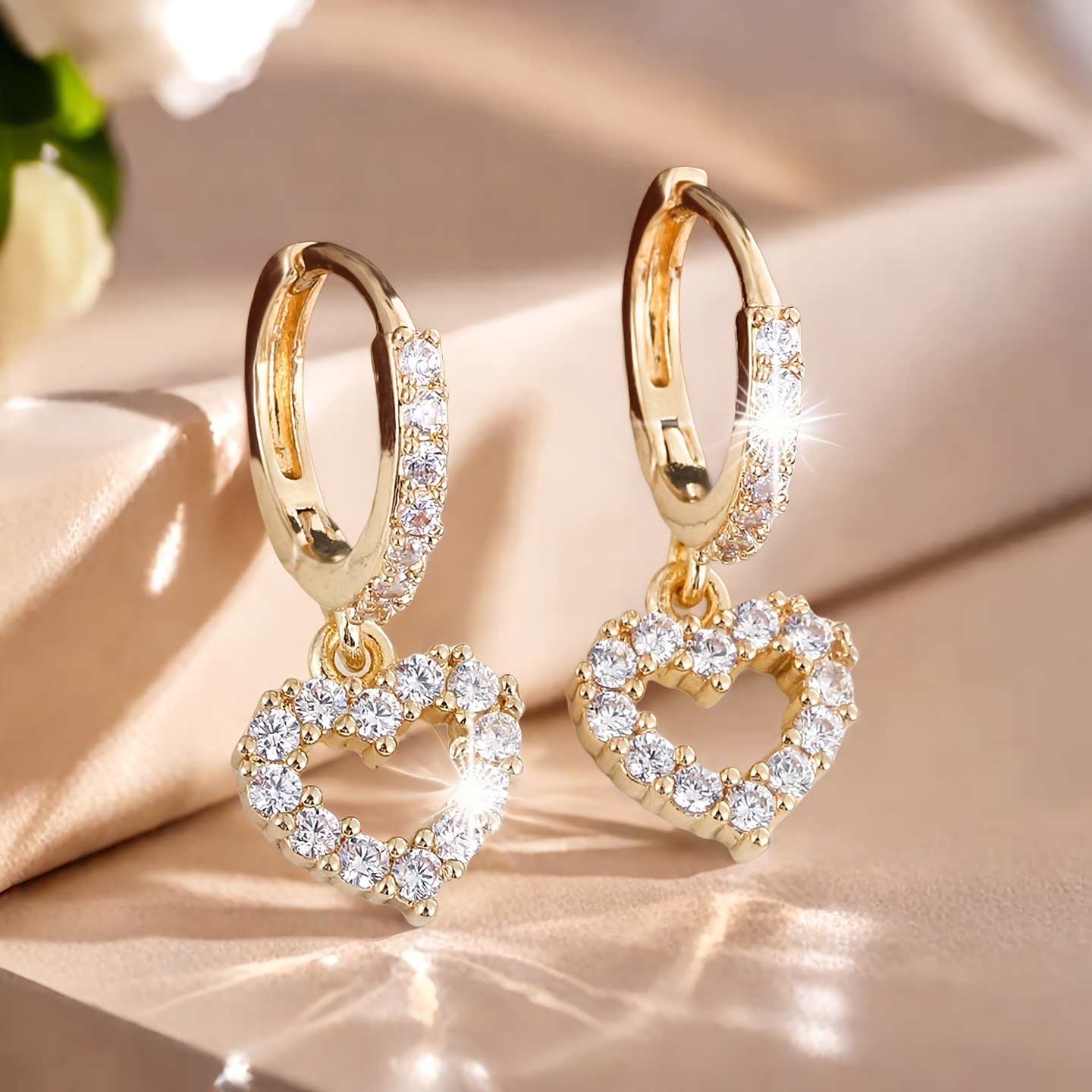 E-shop Elegante modische herzförmige synthetische Zirkonia-Ohrringe, Vintage Minimalist Ohrringe, Brautschmuck Hochzeitsgeschenk, geeignet für Damen