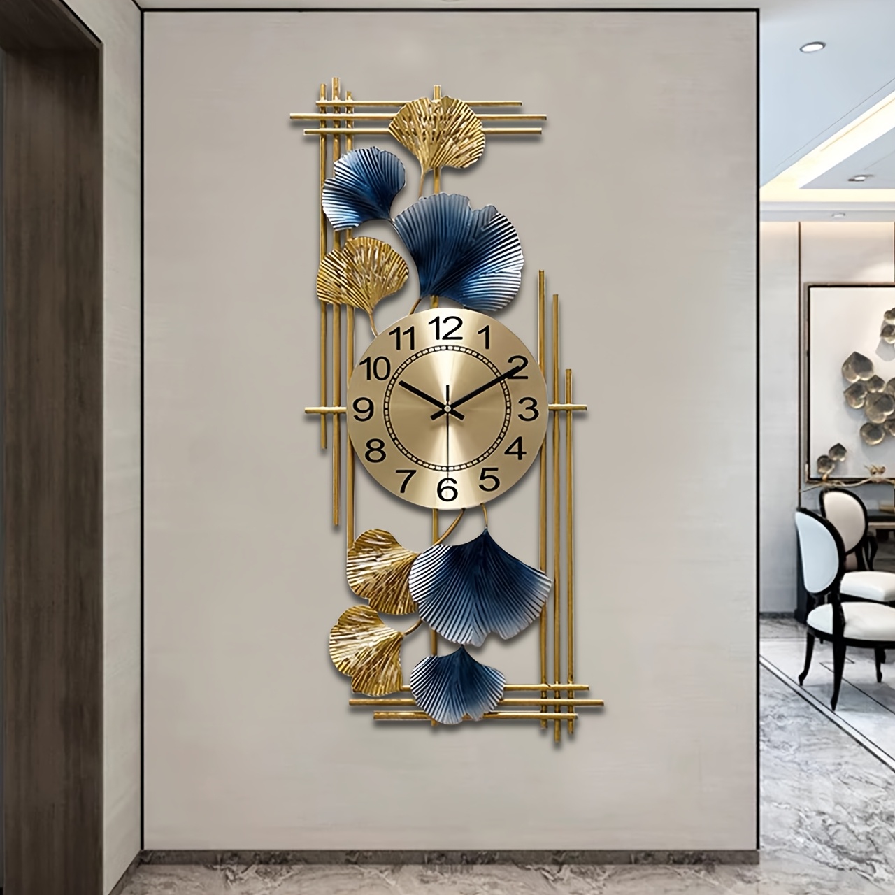Lautlose Wanduhr Blau Gold im nautischen Stil
