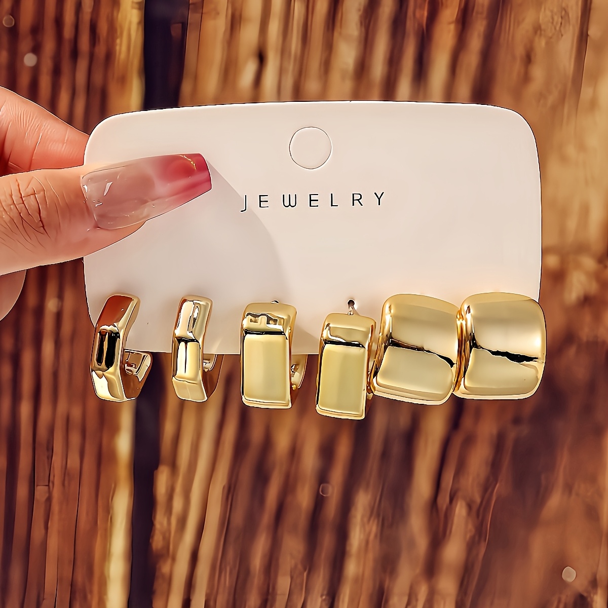 E-shop 6-teiliges Set aus luxuriösen, modischen goldenen Ohrringen mit C-förmigen, geometrischen Elementen in Form von Wassertröpfchen, mehrteiliges