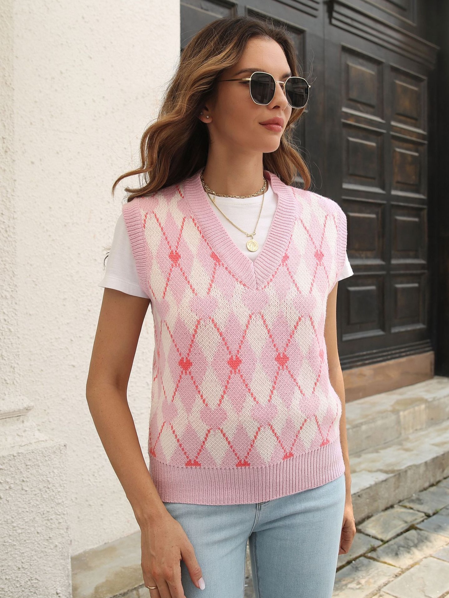 sleeveless diamond shaped sweater