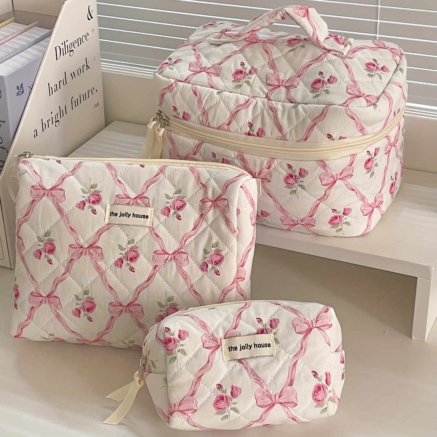 

Cute Coquette Floral Cotton Makeup Bag Set For Women And Girls - 3pcs Large Quilted Cosmetic Bags, Aesthetic Travel Organizer Toiletry Pouches, Polyester, Non-waterproof, Fragrance-free