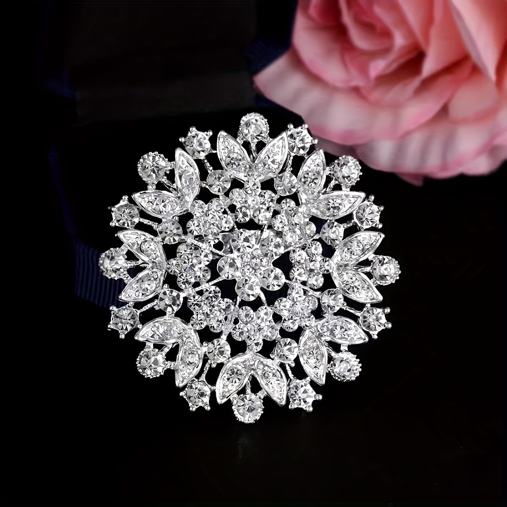 

Elegant And Stylish Sparkling Flower Brooch, A Luxurious And Elegant Jewelry Accessory For Ladies At Banquets And Parties, Perfect As A Gift For Best Friends.