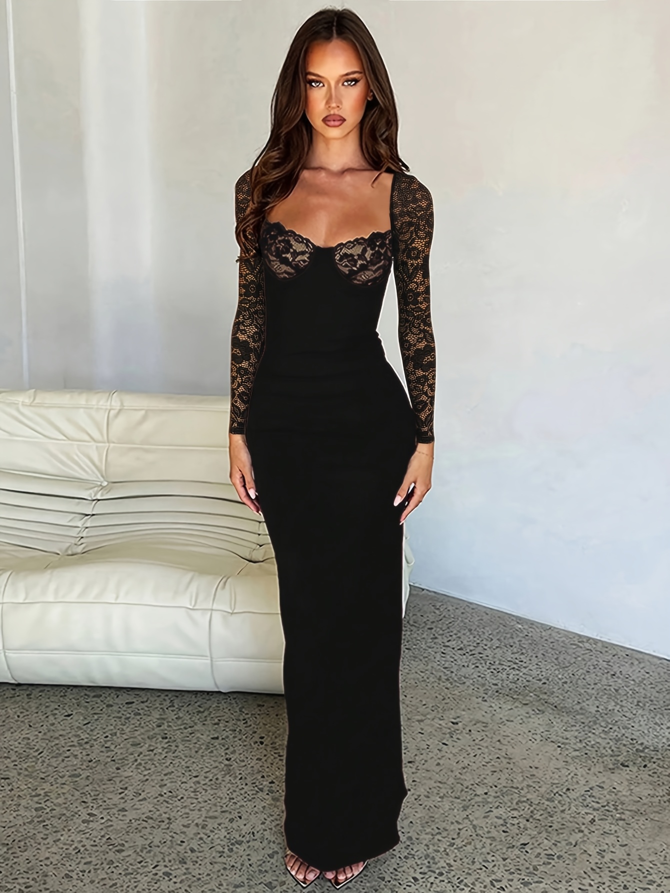 Fashionable and * Lace-trimmed *-fit Long-sleeve Dress
