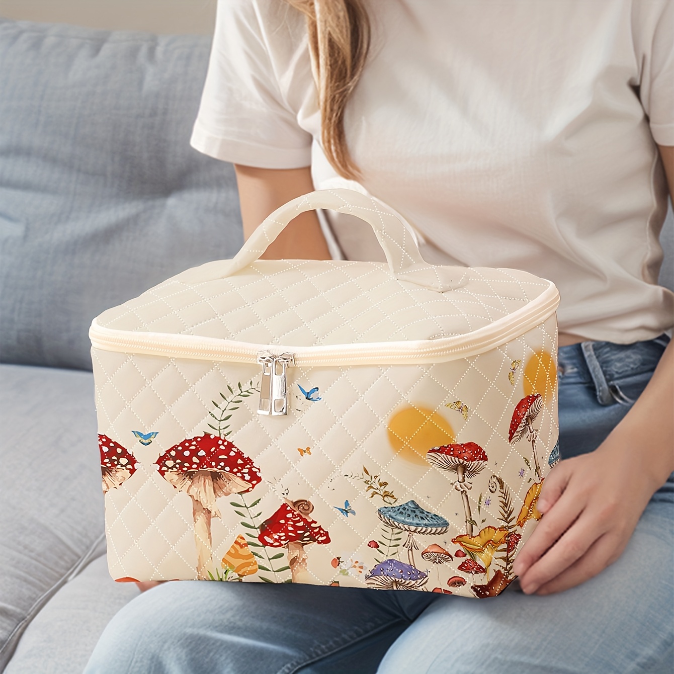 

Butterfly & Mushroom Pattern Portable Travel Cosmetic Case, Polyester Makeup Organizer Bag With Large Capacity For Brushes & Accessories, Cute Fashionable Toiletry Storage Pouch With Random