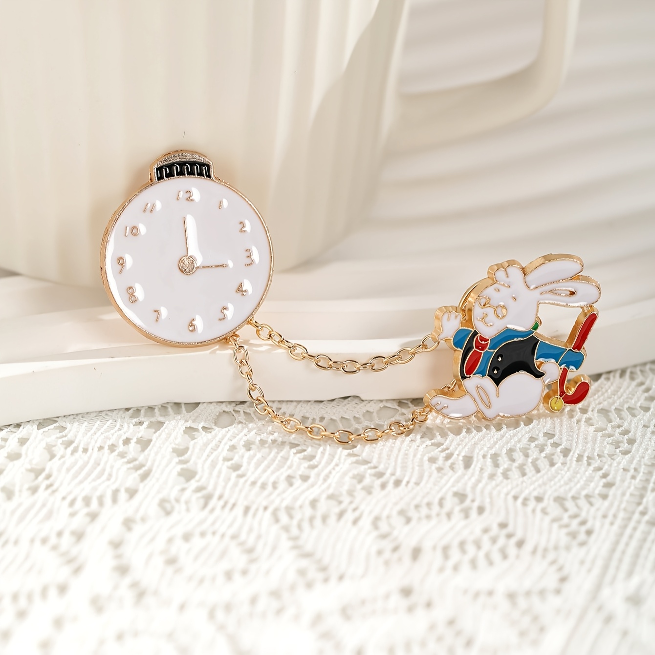 TEMU 2 piezas Broche de reloj de mono - Insignias de aleación de esmalte de dibujos animados con cadena dorada, perfectas para uso diario y fiestas,