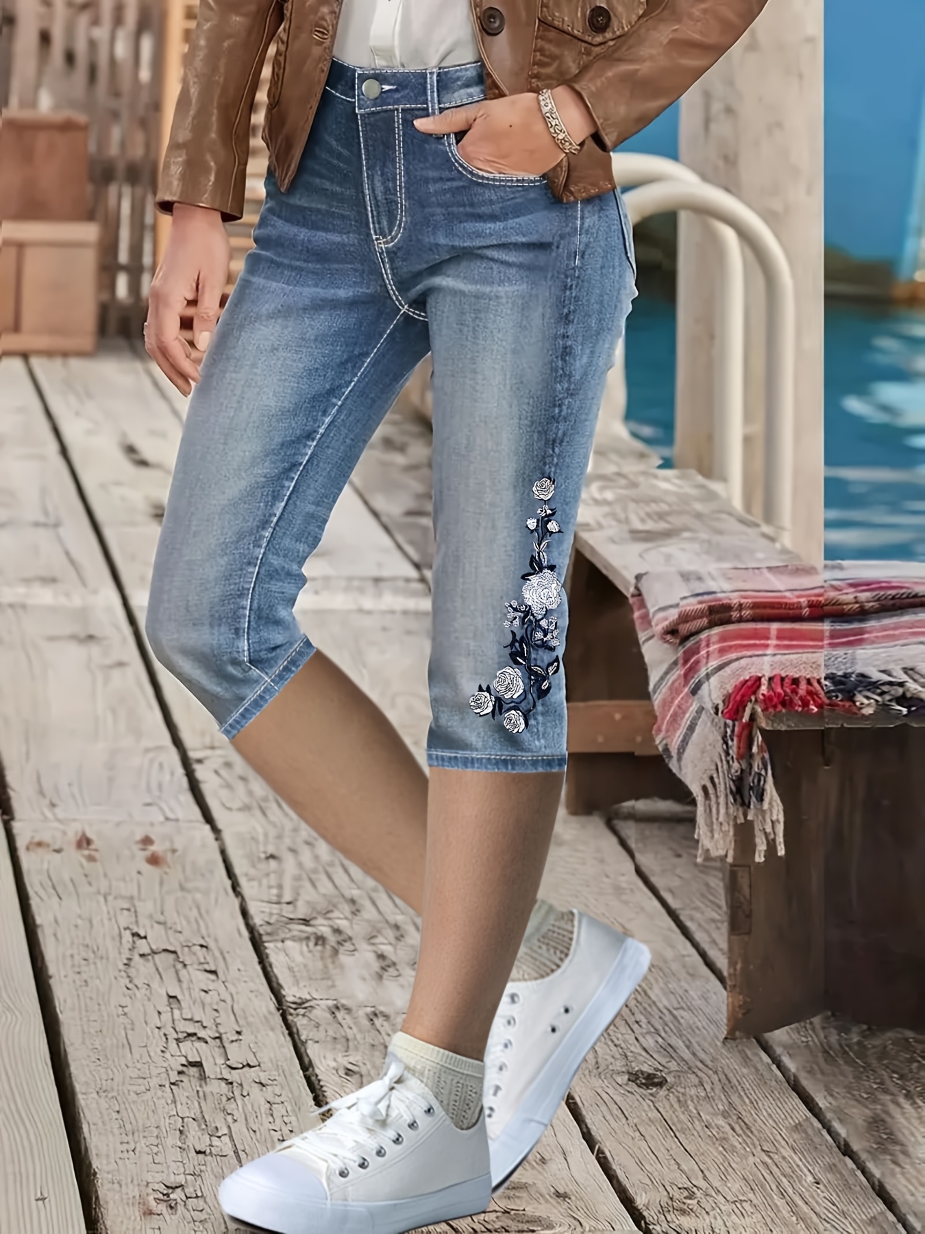 Plus Size Women's High-Waisted Stretch Denim Capri Pants White Rose  Embroidery Geometric Pattern Fit *-Stretch Built-In Zipper Closure, 