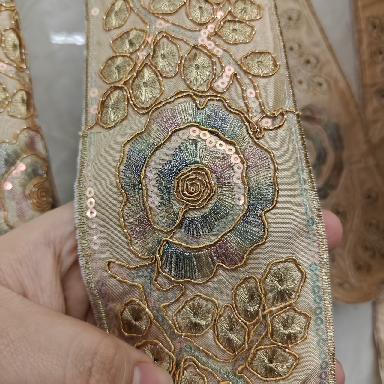 TEMU Ruban de dentelle vintage à broderie florale avec bordure à paillettes - Bordure à fleurs pour robes, rideaux, saris | Ruban artisanal