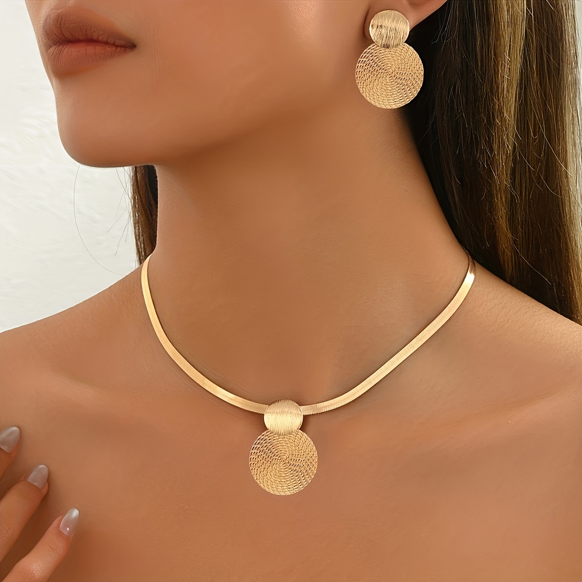 3pcs modern geometric round pendant womens necklace and earrings jewelry set exquisite   classic and elegant womens jewelry ideal gift for anniversaries and special occasions