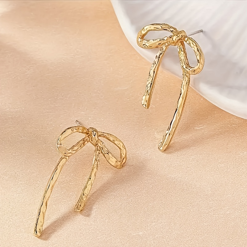 

A Pair Of New Stylish, Simple, Elegant, Classic Bow-shaped Earrings For Women To Wear At Daily .