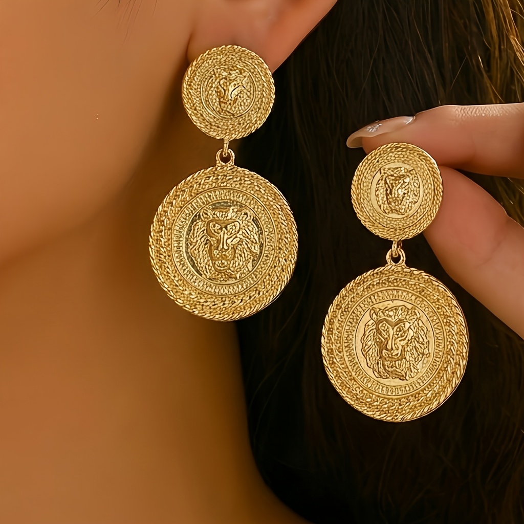 TEMU Une paire de boucles d'oreilles pendantes pour femme avec pendentif tête de lion en , texture vieillie vintage et double plaque ronde, conçues