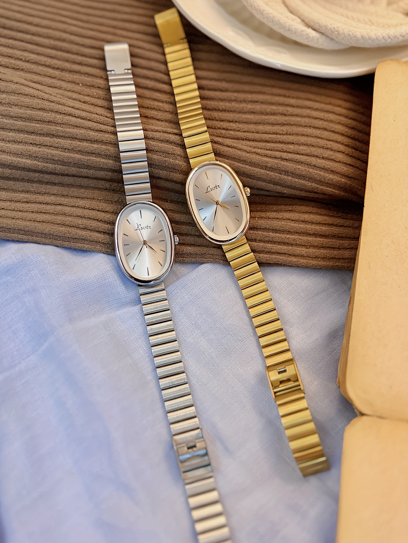 Vintage Golden-Tone Women's Quartz Watch - Chic Oval Stainless Steel Bracelet with Analog Display, Perfect for Daily Wear & Special Occasions like Valentine's, Easter, Mother's Day, Ramadan, and Eid - Simple, Luxurious Gift, Watch Accessories