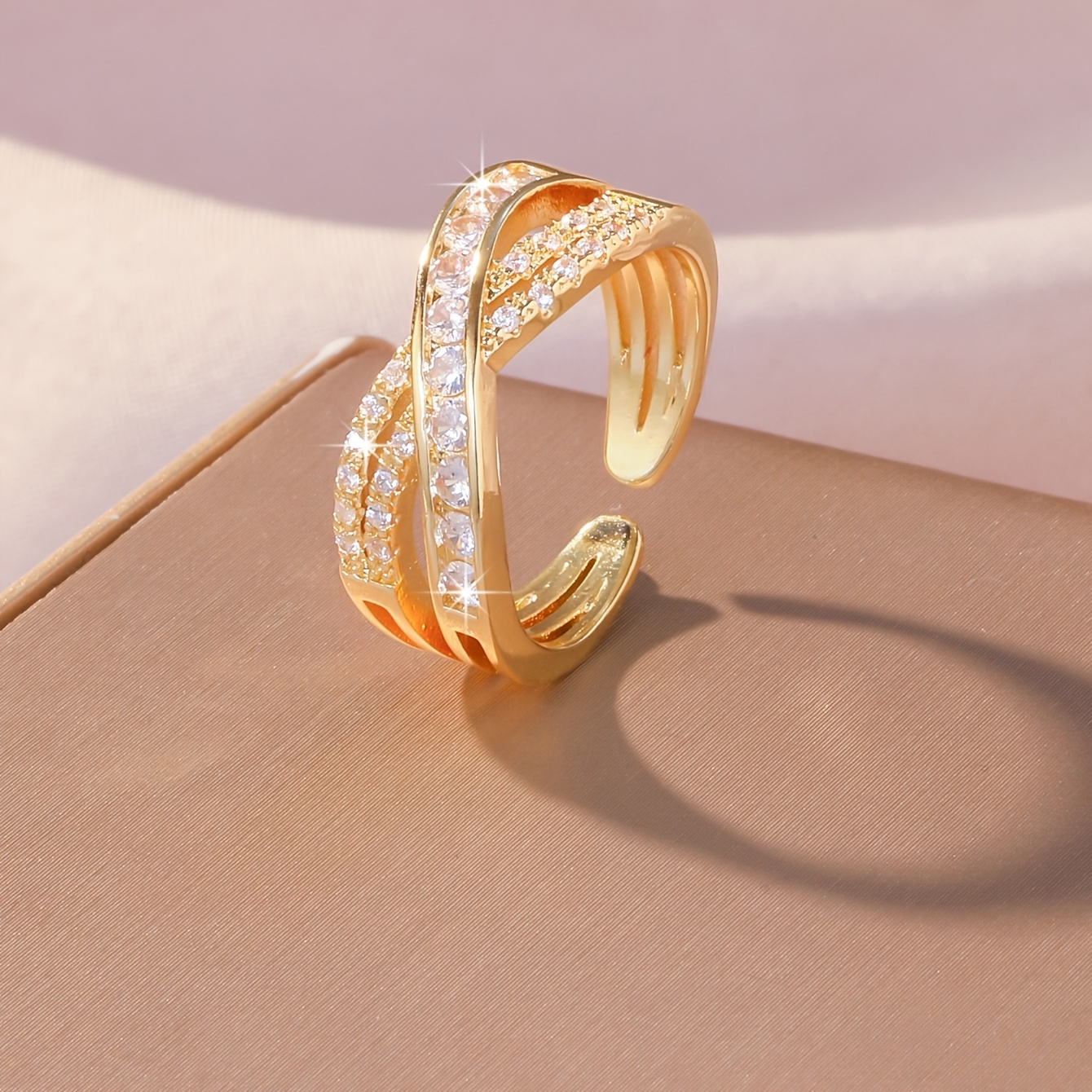 E-shop Stilvoller anspruchsvoller geometrischer Damenring mit Kreuz-Design offenem , verstellbarer Kupferring mit Echtgoldbeschichtung mikrobesetzten