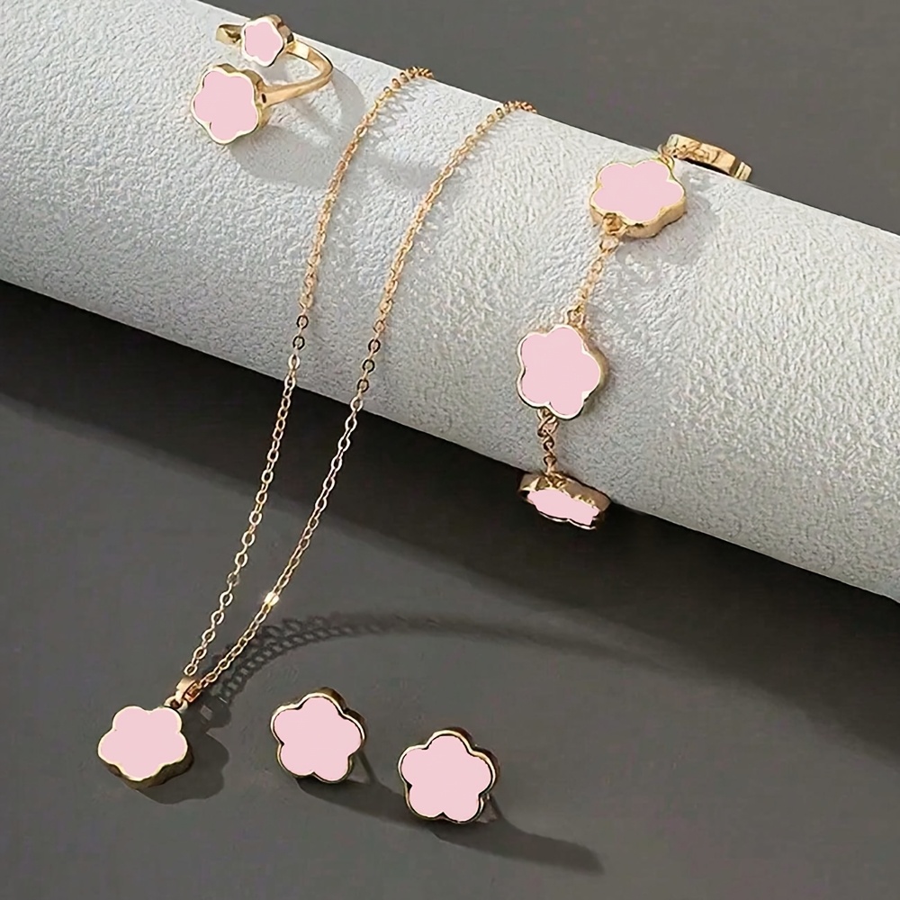 5pcs Jewelry Set Lucky Clover Bracelet, Necklace, Earrings, Necklace and Ring Jewelry Set Suitable for daily wear as a gift for friends