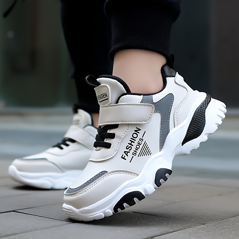 In 2026, a Stylish And Classic Pair of Soft, Lightweight, Shock-Absorbing, Breathable, And Moisture-Wicking Running Shoes Will Feel Like a Hug, Perfect for Casual Outdoor Sports. These Shoes Are Also Ideal for Cool Performances During Campus Enterta