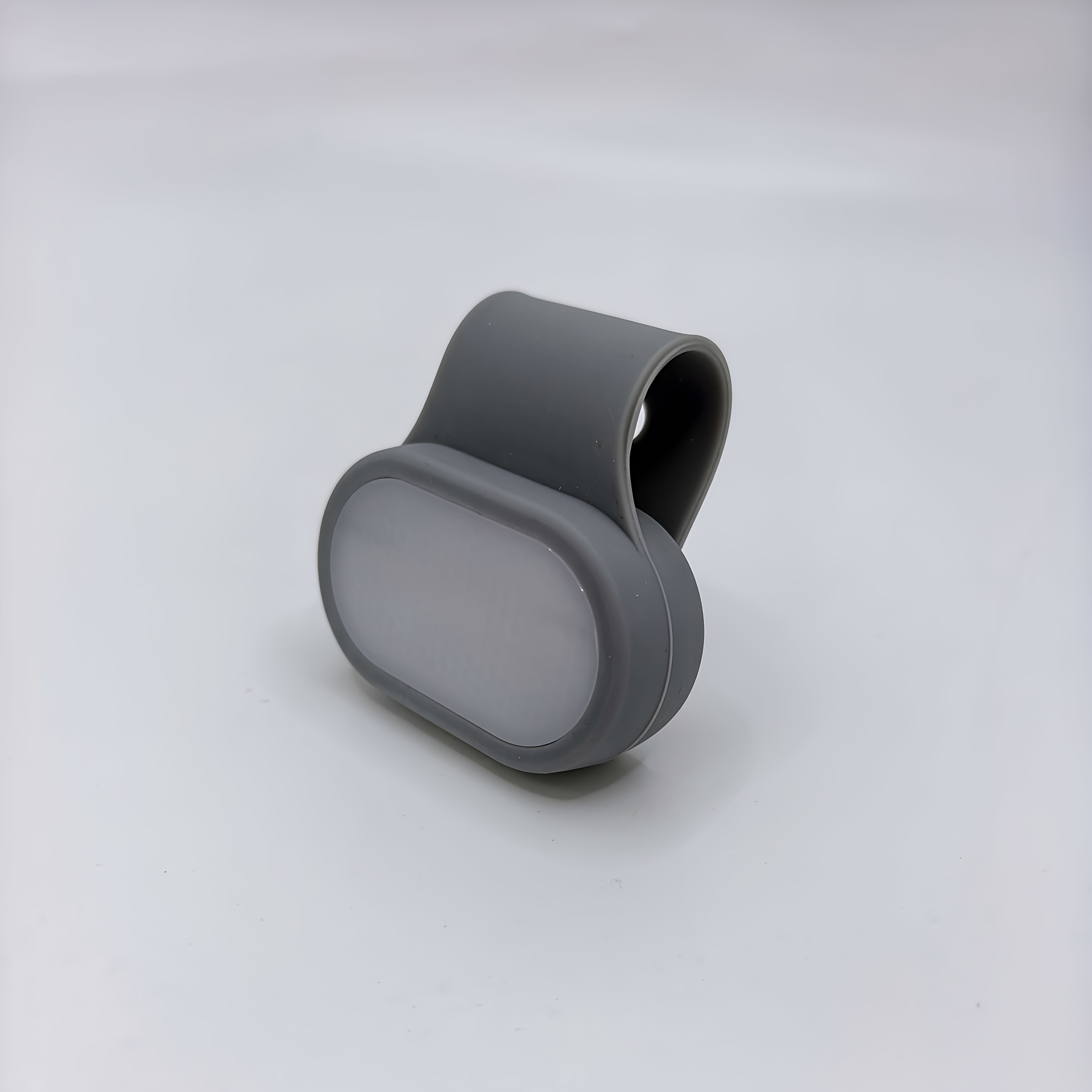 TEMU 1 pièce HOTU Lampe magnétique rechargeable pour vêtements, adaptée aux infirmières de nuit, lampe de poche d'urgence avec sangle pince en
