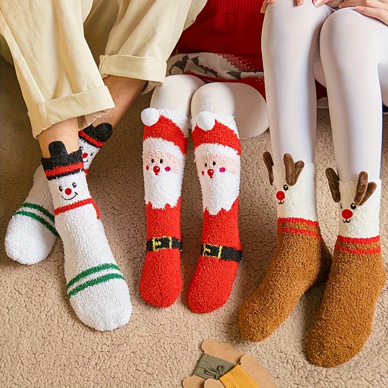 

3 Pairs Christmas Plush Socks, Unisex, Soft Mid-tube Casual Socks, Cartoon Pattern, Knit Polyester Fabric, Machine Washable, With Green, Red, White For Family