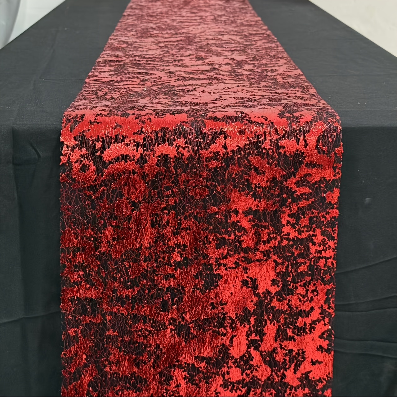 

1pc Valentine'S Day Red Glitter Sequin Table Runner - Tissu de polyester rectangulaire, couleur unie, métal brillant pour fête, mariage, anniversaire, bannière de table jetable