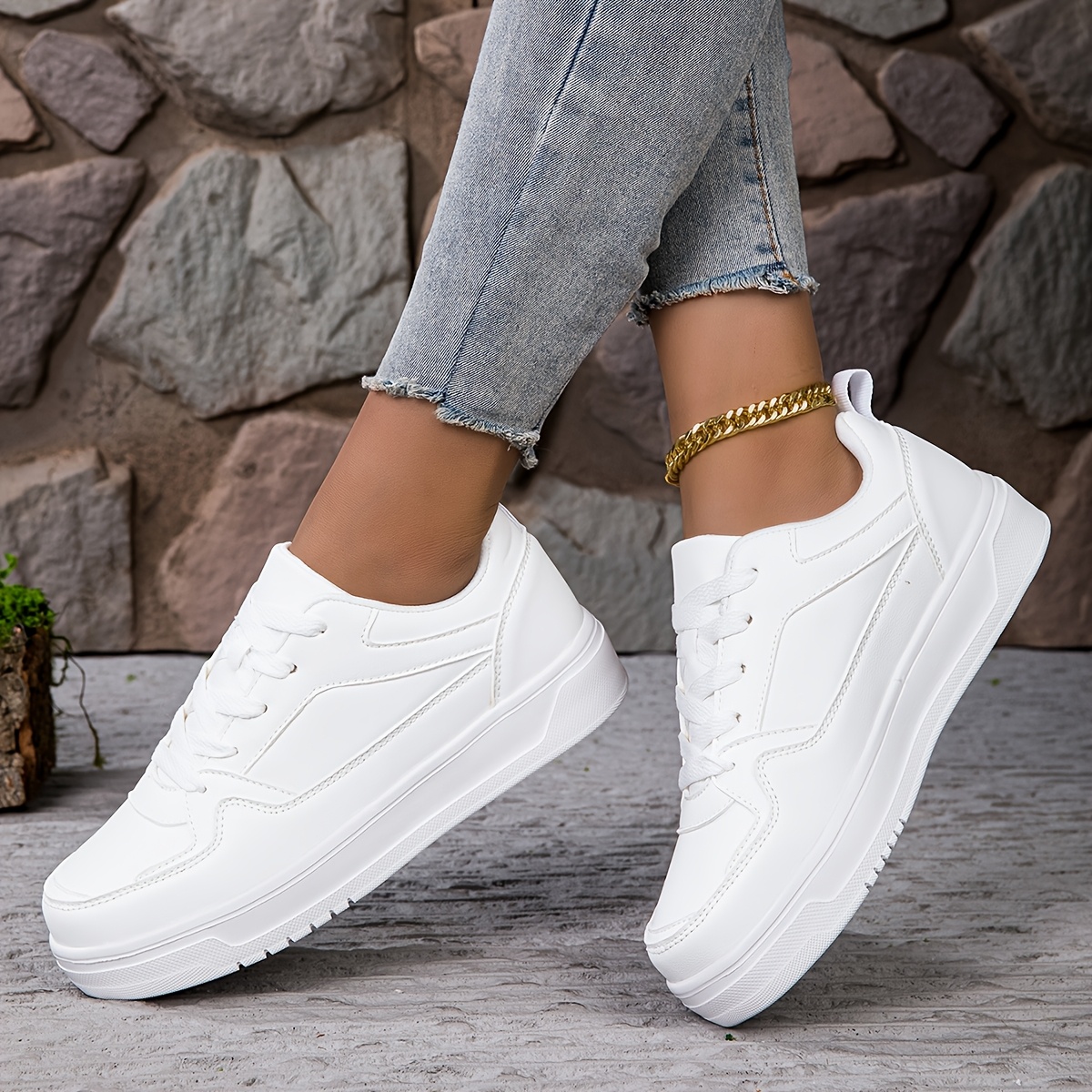 Image of Fashion Women's Shoes Classic White Sneakers Lightweight Breathable Soft Md Sole Upper Breathable Casual Light Fluffy Skate Shoes Comfortable All-match Suitable For Daily Casual Outdoor Christmas