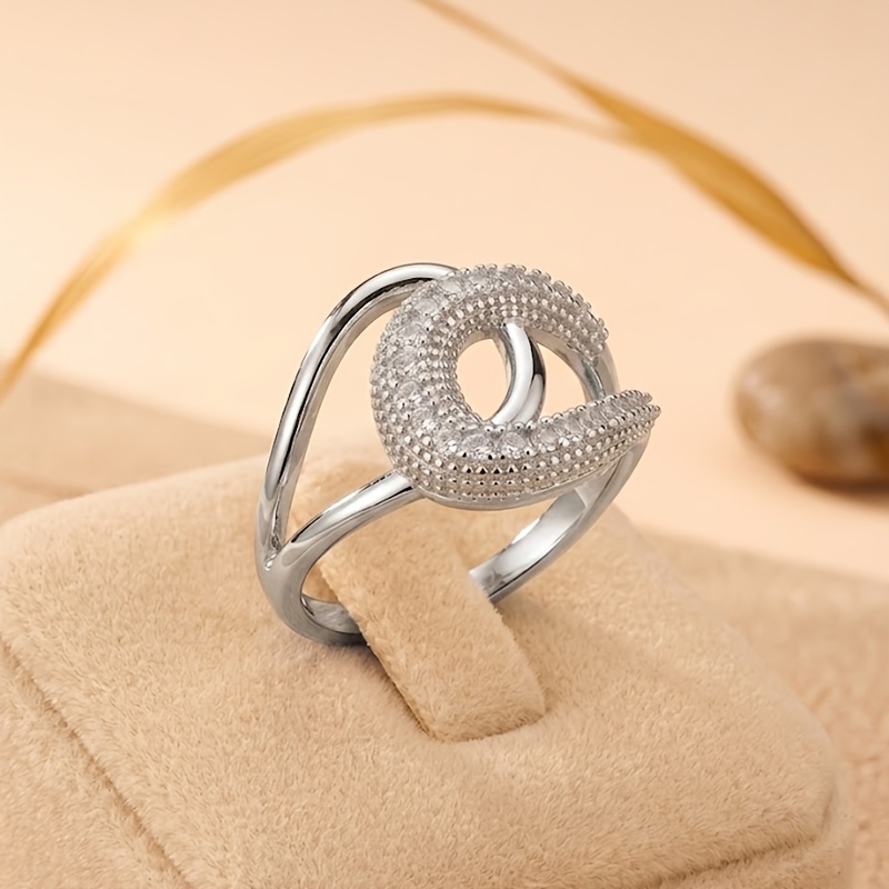 Fashionable Light Luxury Double Halo Twisted Women's Ring