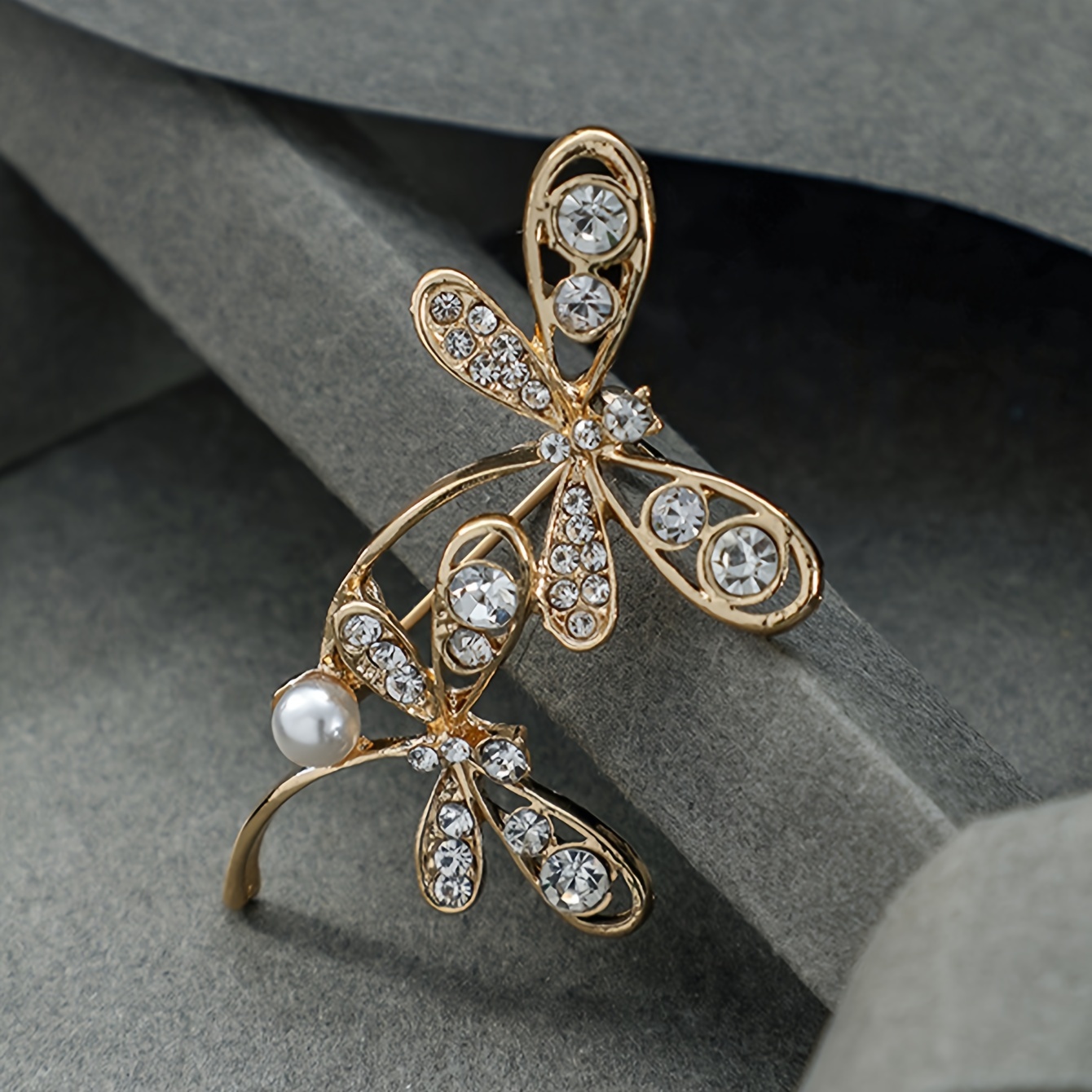 Image of Elegant Rhinestone-encrusted Metal Dragonfly Brooch For Women, Alloy With Glass Inlay, Perfect For Parties, Dances, Birthdays, And Daily Wear, Meeting, Shopping, Commuting Accessories