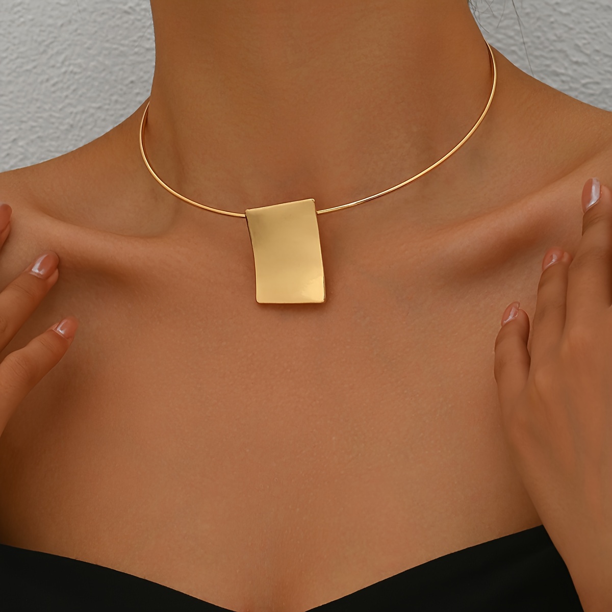 A Minimalist Collar With Character