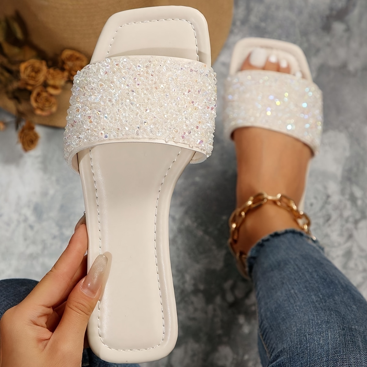 

Sandales plates à strass pour femmes, élégantes et stylées, à bout carré ouvert, chaussures d'été tendance pour la plage et l'extérieur