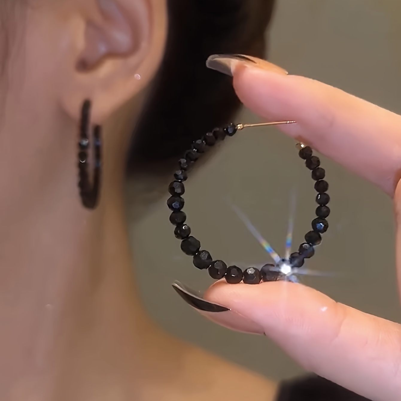 

1 Pair Elegant Glass Bead Hoop Earrings For Women, 925 Sterling Silver Ear Needle, Fashionable Dark French Vintage-inspired, Versatile For Daily And Party