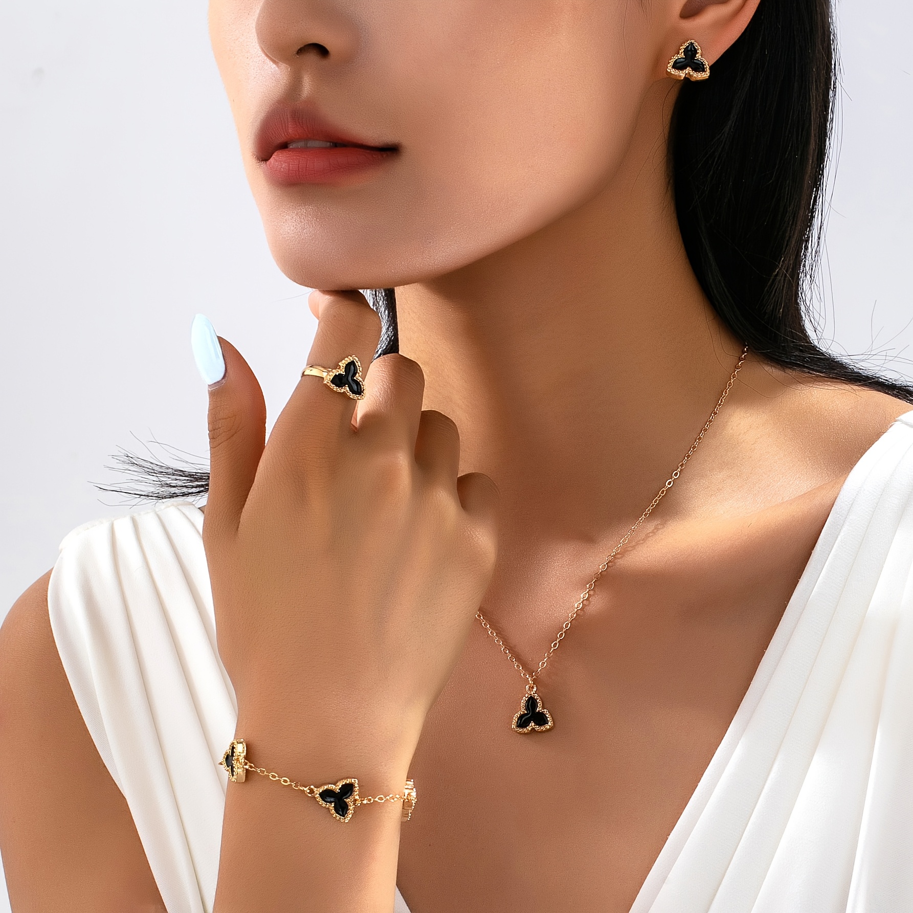 4pcs Elegant Light Luxury Retro Floral Triangle Teardrop Jewelry Set
