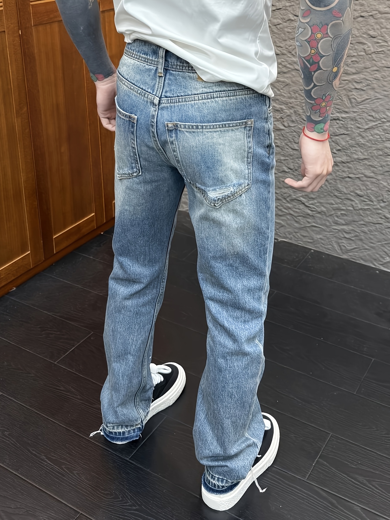 2026 Naujienos. Vyriški šviesiai mėlyni džinsai su purškimo raštu. Puikūs laisvalaikiui ir gatvės stiliui. Siauri tiesūs ilgi džinsai. Pagaminti iš minkštos, patogios medžiagos, tinkami visiems metų laikams