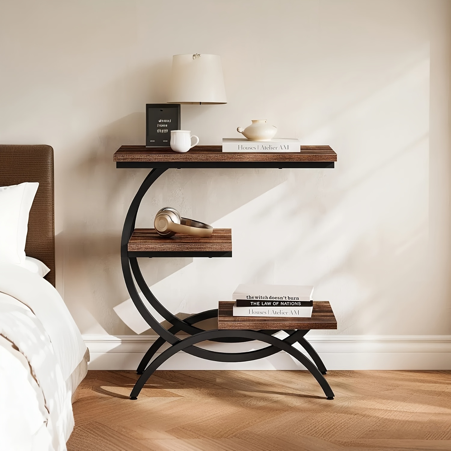TEMU Table d'appoint étroite avec trois étagères de rangement, un design industriel de C, parfaite comme petite table d'appoint pour . Cette table à