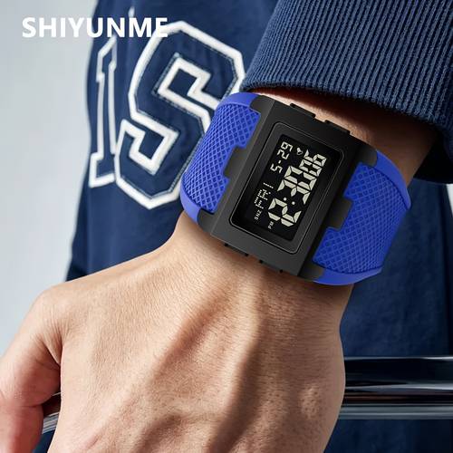imagem do item relógio desportivo digital quadrado multifuncional para homens. ecrã hd com alarme, cronómetro, contagem decrescente, e zonas horárias . de silicone e agradável à pele, leve. ideal para campus de adolescentes, corrida e uso diário