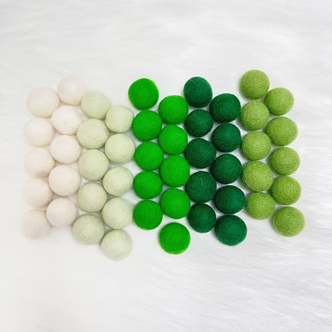 

25pcs/50pcs Green Felt Balls - 's Day Wall Hanging Decor, 100% Felt Pompom Banner, Diy Art Kit, Fabric Wreath For Holiday & Valentine's Day Celebrations, No Electricity Needed