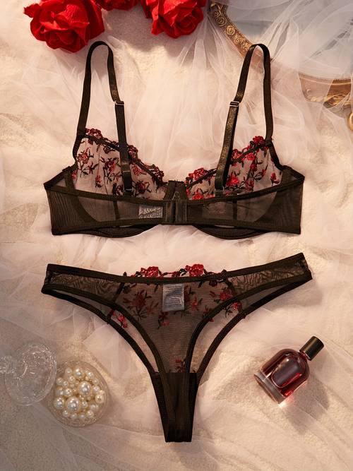 blumenbesticktes set im europäischen amerikanischen stil, bügel-bh mit mittlerem halt, einlagig gerafft, dreieckiger netz-slip mit niedriger taille, halbtransparenter bh slip, romantisches, eng anliegendes dessous-set für paare, das weiblichen charme zur geltung bringt
