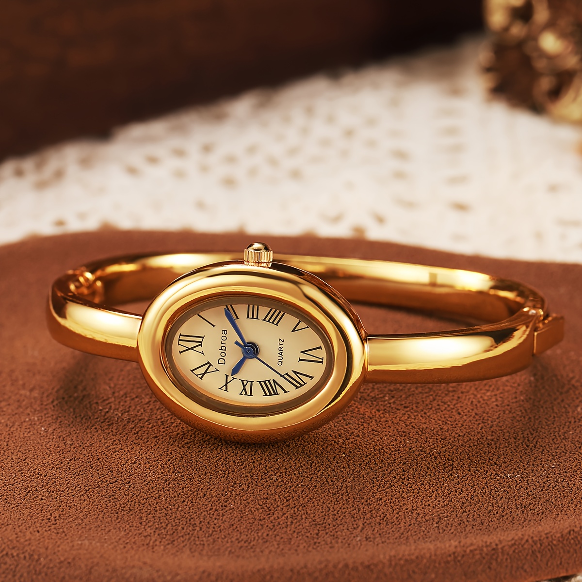 New Women'S Watch in Rose Golden, Featuring a Trendy, Luxurious Feel with a Classic, Unique Oval Bracelet Design