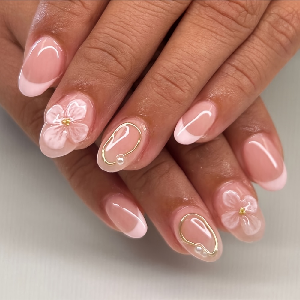E-shop Dieses 27-teilige Set (inklusive Zusätze) bietet kurze, ovale 3D-Gelblumen mit Perlen-Design. Die weißen, französischen, zulaufenden Nägel,