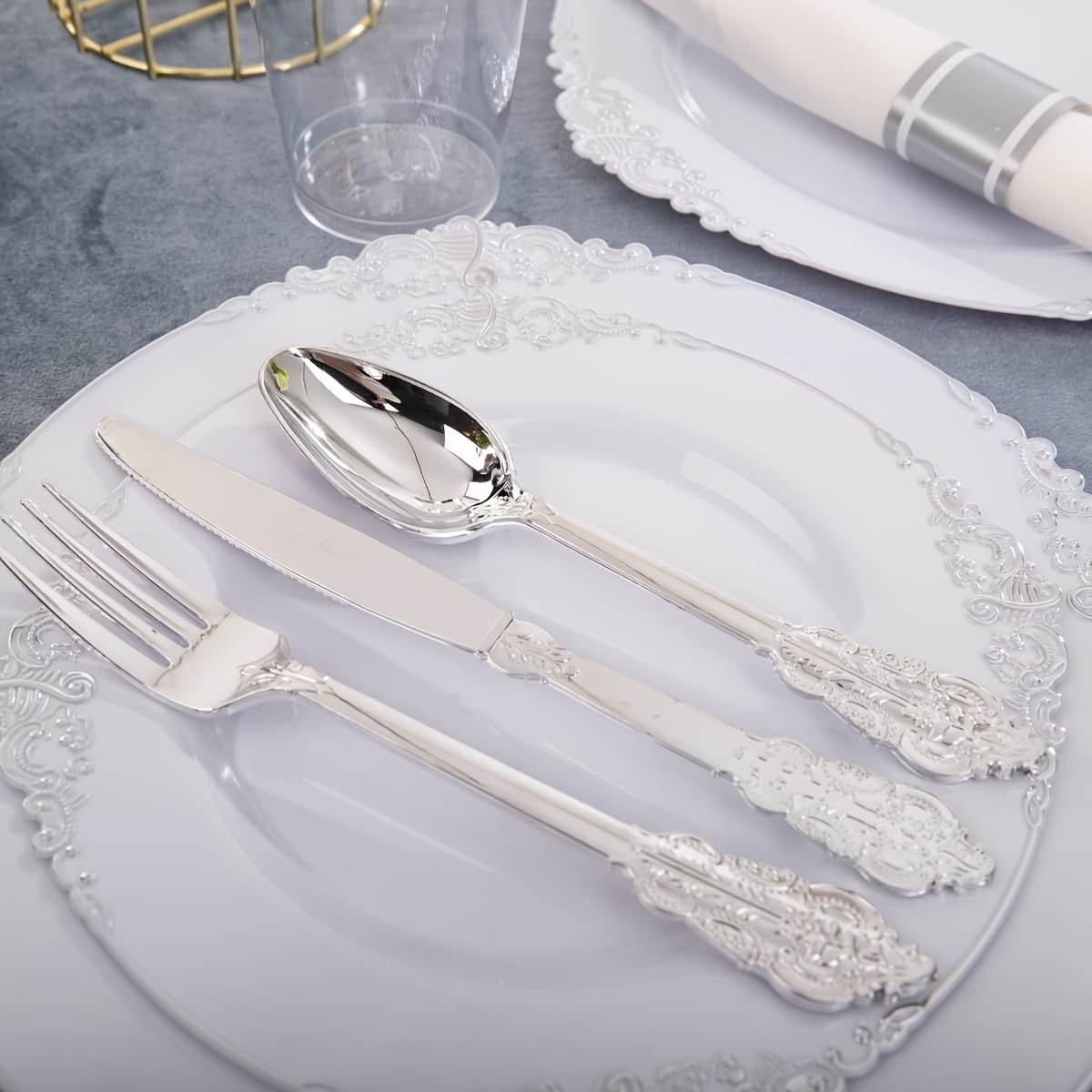 

250pcs White Plastic Plates - White Disposable Plastic Plates Including 50pcs 7.5-inch Dessert Plates, 50pcs 10.25-inch Dinner Plates, 150pcs Knives, Forks And Spoons, Weddings And Parties